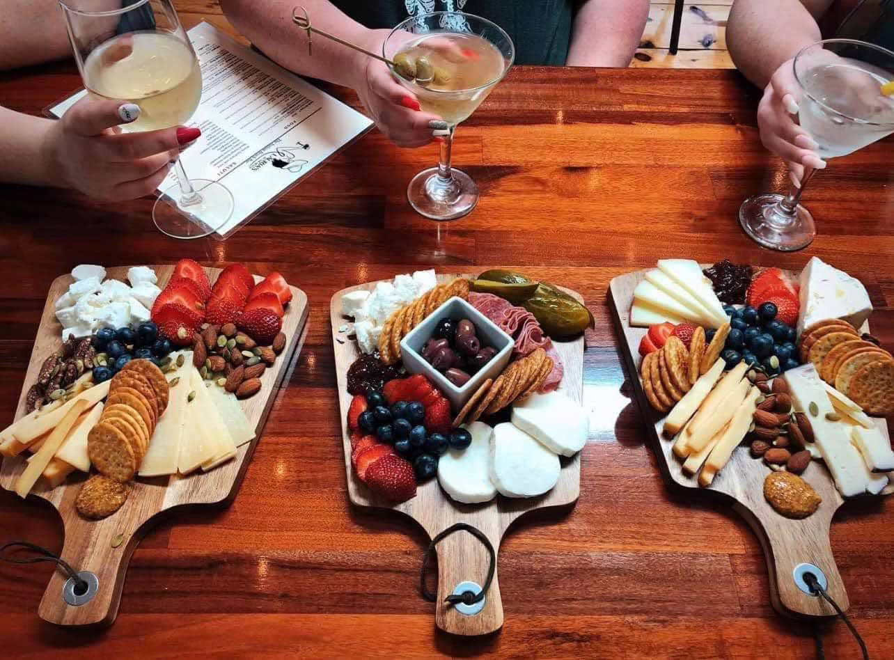 Laurias-at-the-beach-462086700_942086397967424_4938643982256821768_n